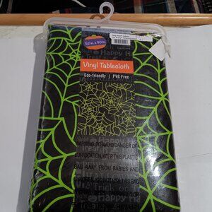 NEW 👻 52 x 90 Spiderweb Vinyl Table Cloth for Halloween